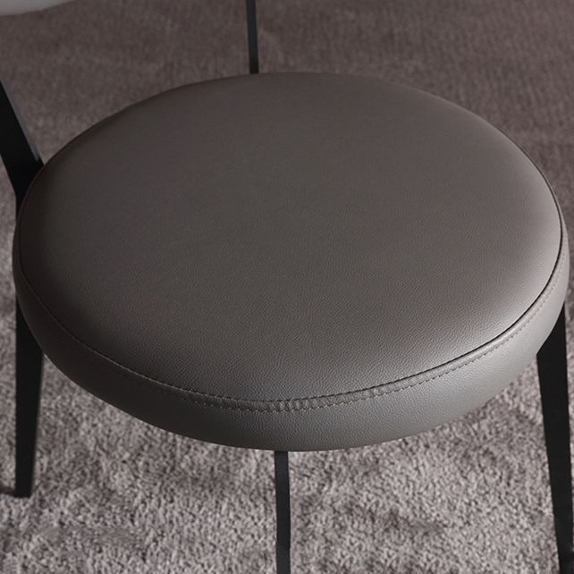 Restaurante contemporáneo Silla lateral de cuero Silla de comedor con respaldo abierto y patas negras