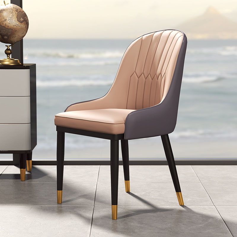 Silla auxiliar de comedor de cuero con respaldo sólido de diseño escandinavo