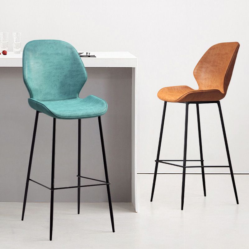 Barhocker im Industriestil, Eisenbeine, Eimersitz aus Leder für die Küchenbar
