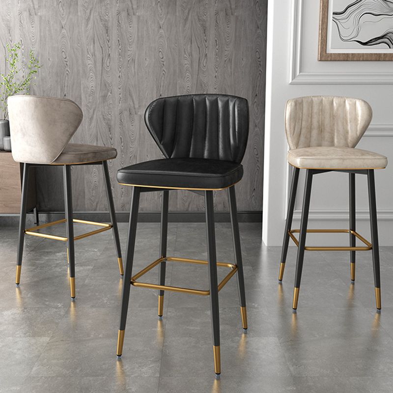 Taburete de bar de cuero contemporáneo, taburete con respaldo bajo para interiores con patas de acero