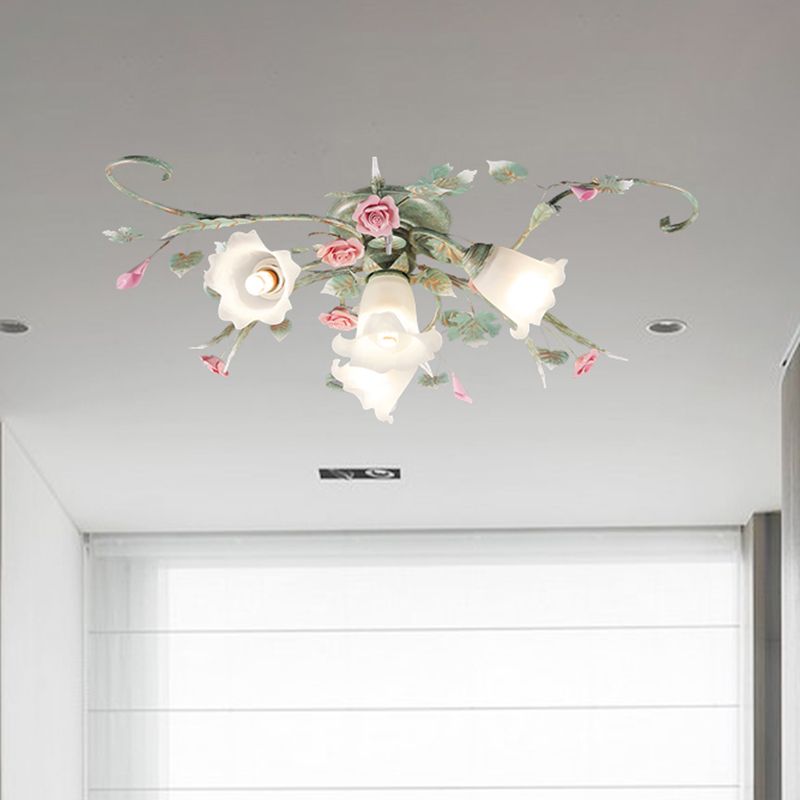 Aménagement de plafond floral métal