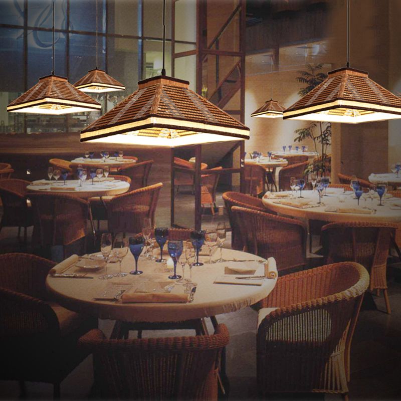Chinesische Pyramide hängende Deckenleuchte Bambus/Rattan 1 Light Restaurant Anhängerlampe in Weiß/Elfenbein/Braun