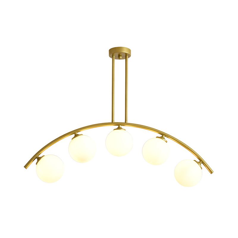 Lampada isola bianca/limpida Lampada per isola Modernista 5 lampadine Accensione a sospensione con braccio ad arco di ottone per sala da pranzo