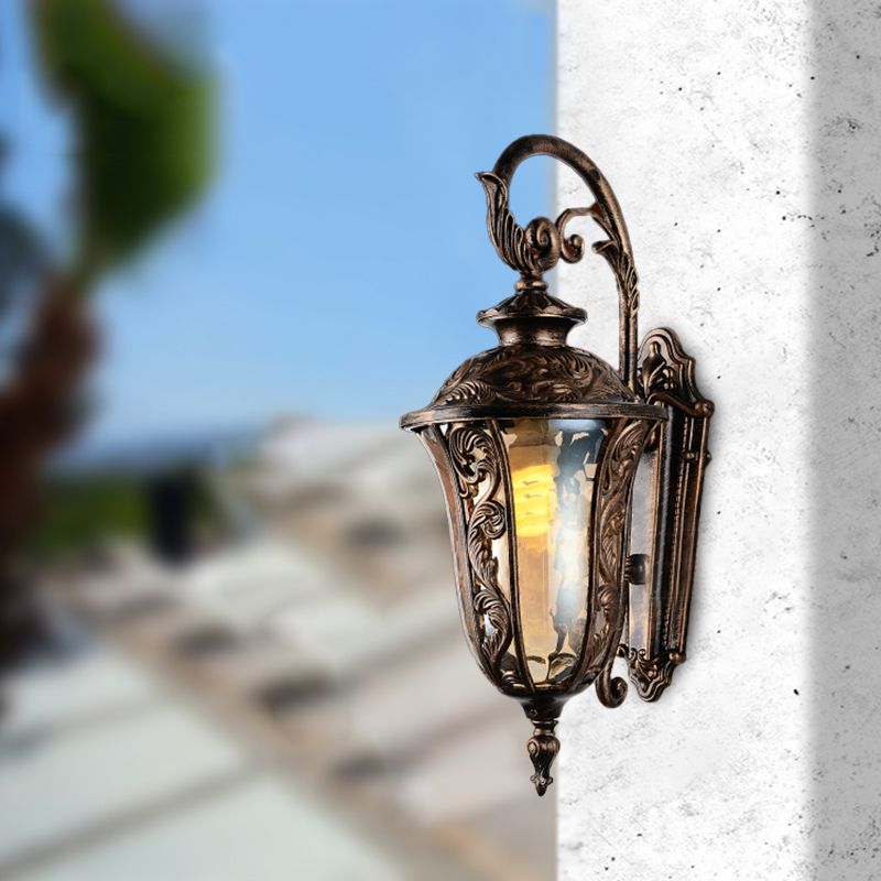 Sconce da parete a braccio curvo in metallo 1 lampada da parete all'aperto leggera in bronzo con tonalità di vetro ambra