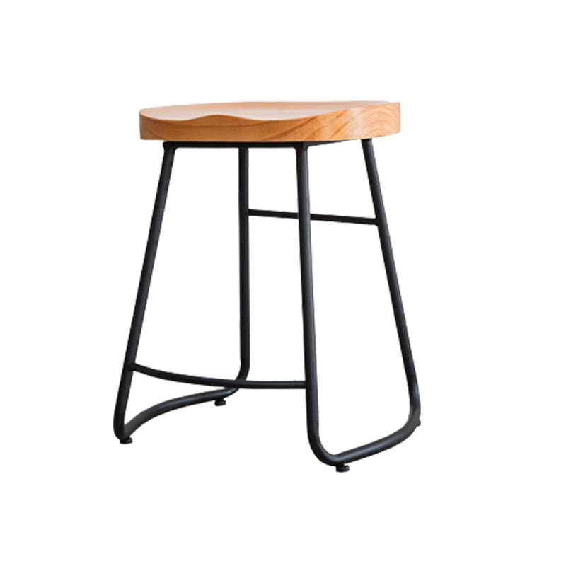 Modern Armless Backless Counter Stool Iron Bar Stool with Wooden Seat and Pedal for Cafe