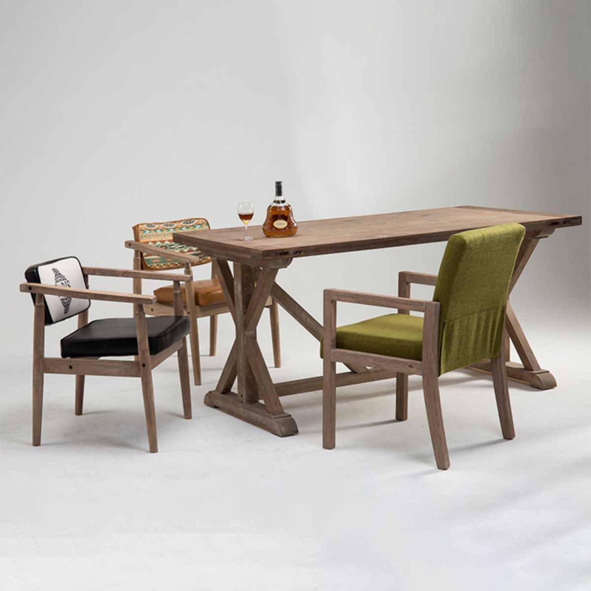 Silla de comedor de cuero con respaldo abierto de madera de caucho de granja con acabado mate