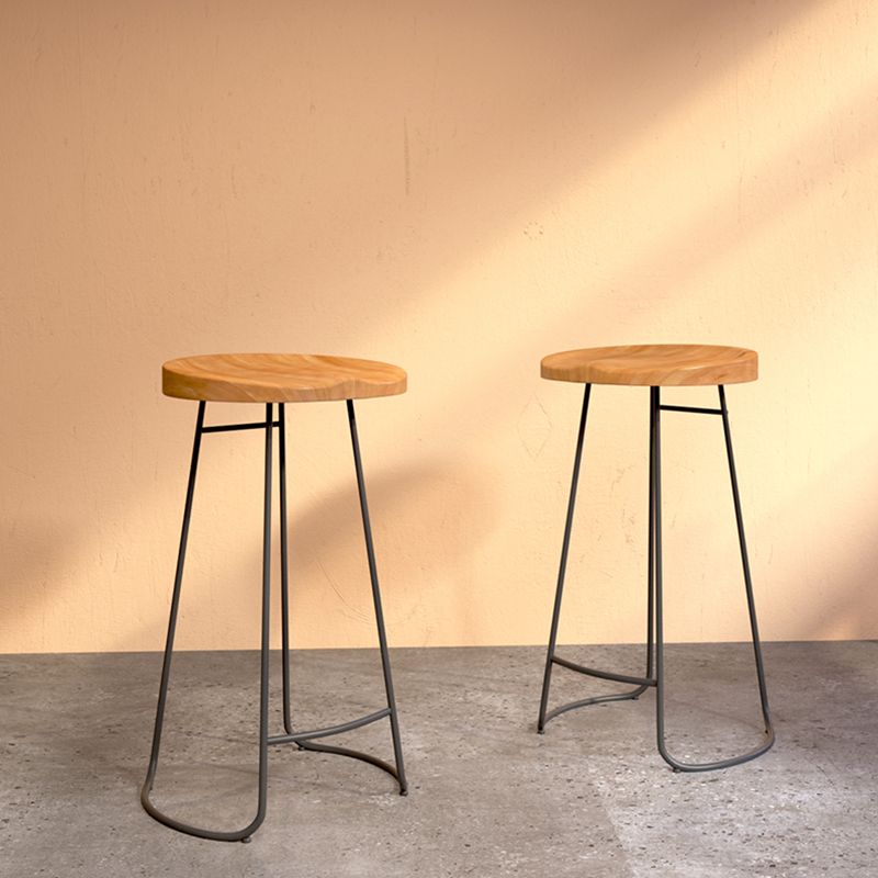 Modern Style Bar Stuhl konturierte Holzsitz Schlittenbeine Barhocker für Innenräume
