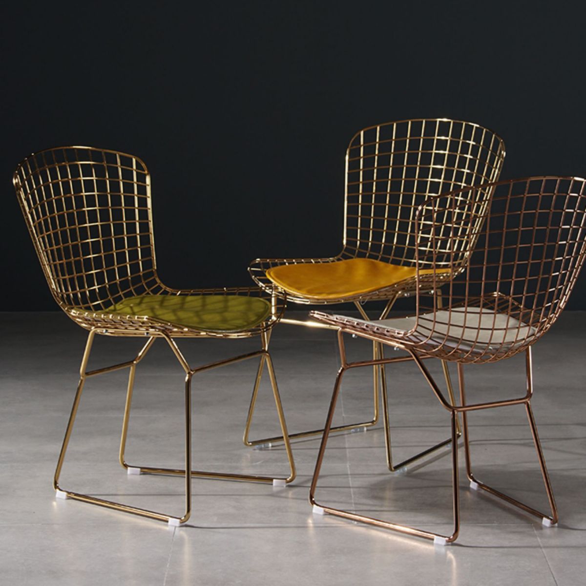 Chaise d'appoint de salle à manger en métal Glam, chaise rembourrée sans accoudoirs à dossier croisé pour salle à manger