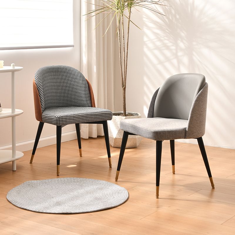 Silla de comedor de metal de estilo nórdico, silla tapizada de comedor de tela para uso doméstico