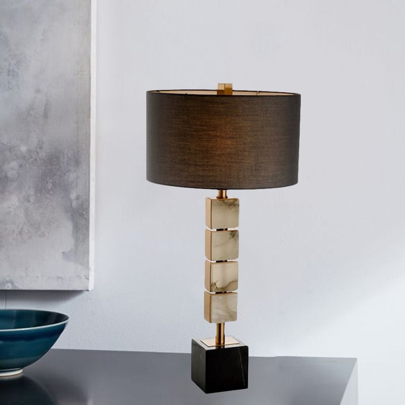 Iluminación de mesa de tela de batería Modernismo de escritorio marrón de 1 luz con base de mármol de cubo