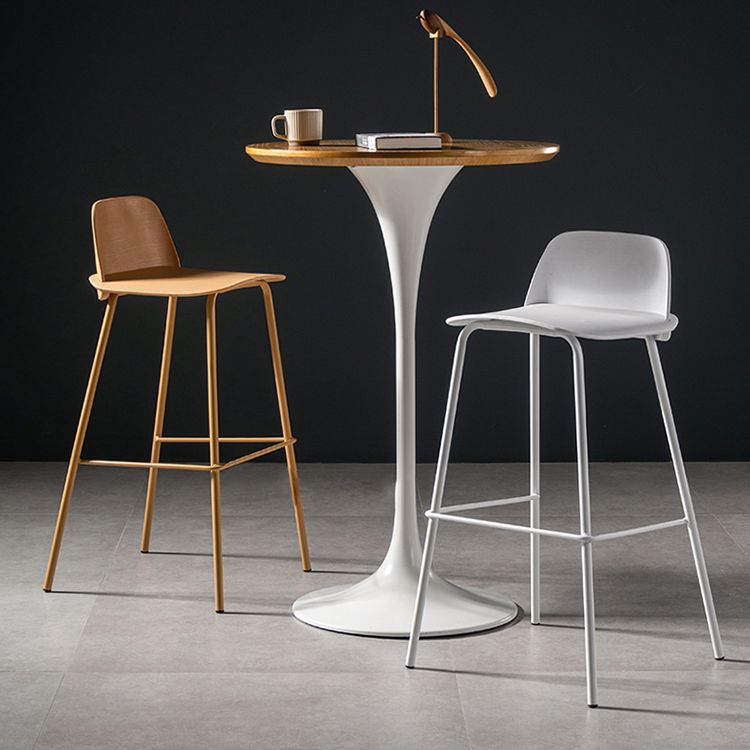 Taburete de bar contemporáneo, silla de mostrador con respaldo bajo de plástico sin brazos con base de hierro