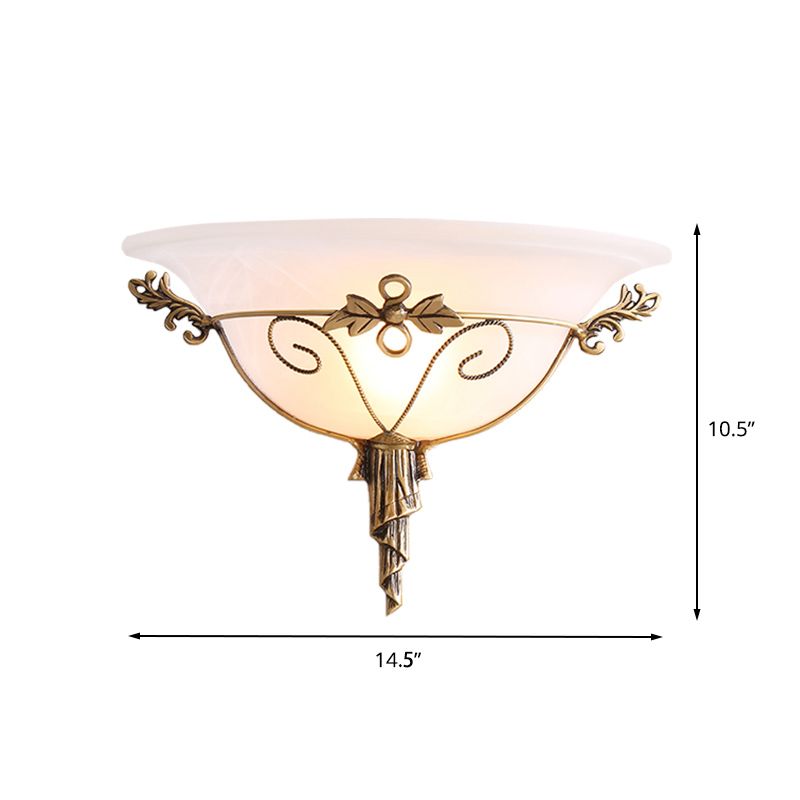 Applique de trompette traditionnelle Verre blanc / jaune 1 luminaire mural mural avec déco de feuille pour escalier