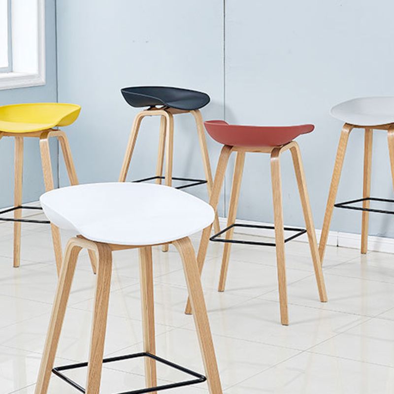 Scandinavian Solid Wood Legs Bar Stool Plastic Armless Bar Stool