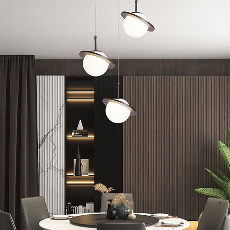 Houten hangende verlichtingsarmaturen Globe Noordse suspensielamp met witte glazen schaduw
