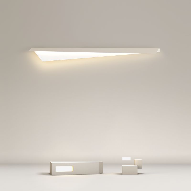 Metal Linear Shape Wall Light Modern Style 1-Light Wall Mounted Light Fixture in White