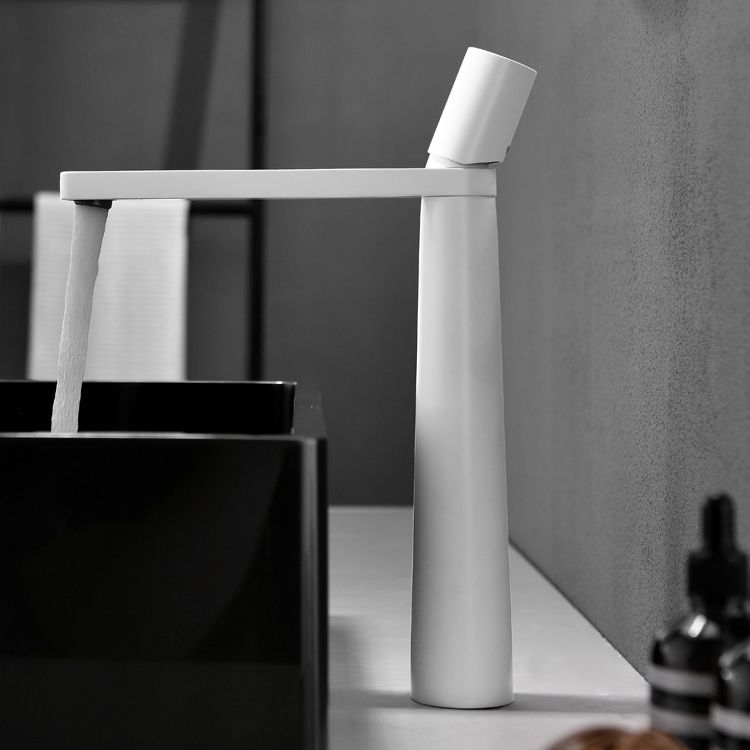 Knob Handle Square Sink Faucet Brass Bathroom Sink Faucet with 1 Hole