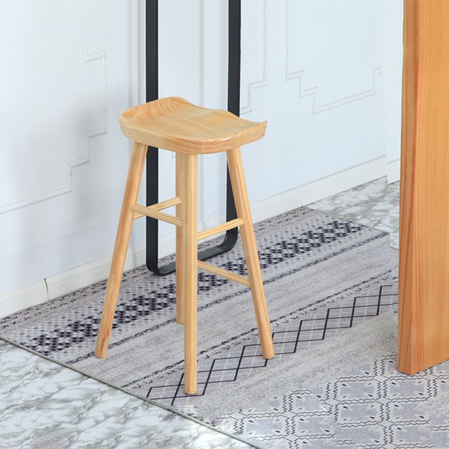Taburete de bar moderno de pino sin respaldo, asiento contorneado, taburete de mostrador interior con patas de madera