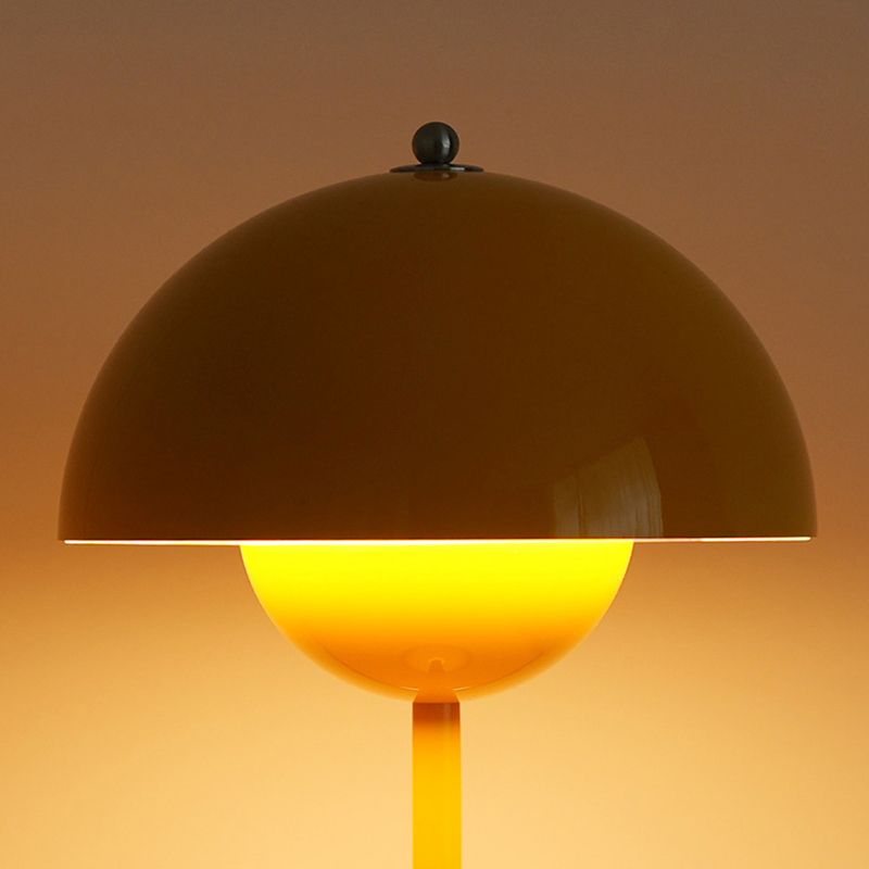 Nordic Style Metal Table Lamp Colorful Bud Shape Desk Lamp for Bedroom