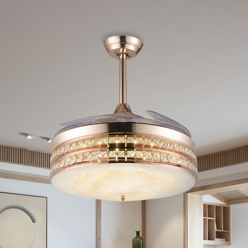 Ventilador de techo de montaje de lavado de 3 cuchillas LED Semi de dormitorio simple con tono de incrustación de cristal de tambor en oro, 42.5 "de ancho