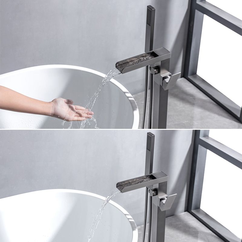 Floor Mounted Metal Freestanding Tub Filler Swivel Freestanding Faucet with Spray Gun