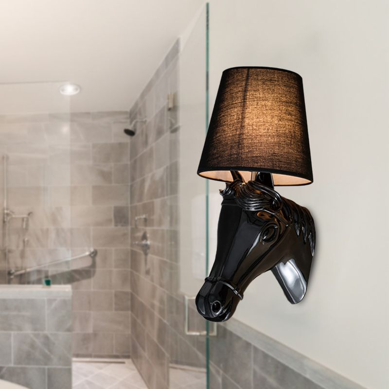 Éclairage d'applications de tête de cheval en métal traditionnel 1 chambre à coucher légère lampe murale en noir / blanc avec une nuance de tissu, 8,5 "/ 12" W
