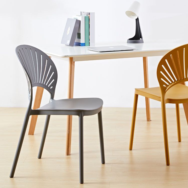 Plástico contemporáneo de las sillas apilables de la cocina que cena la silla lateral sin brazos