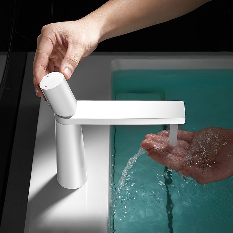 Contemporary Bathroom Sink Faucet Low Arc Single Handle Sink Faucet
