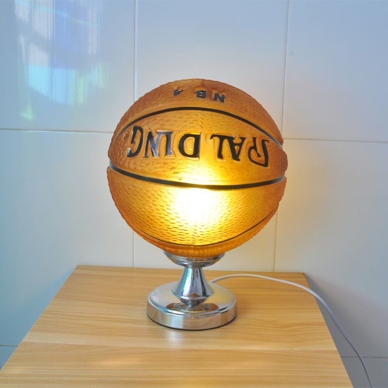 Lampada da scrivania da basket in stile sportivo Lampada da tavolo in vetro a una luce con cavo di collegamento per la cameretta dei bambini