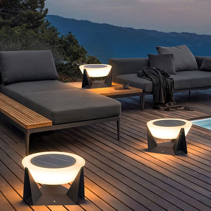 Modern Simple Metal Pillar Lamp Circle Shape Solar Energy Pillar Light for Outdoor