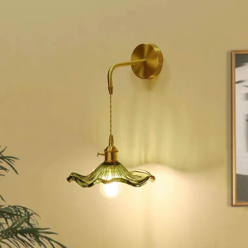 Modern Wall Sconce Metal Flower Shape Vanity Lamp with Glass / Metal Shade