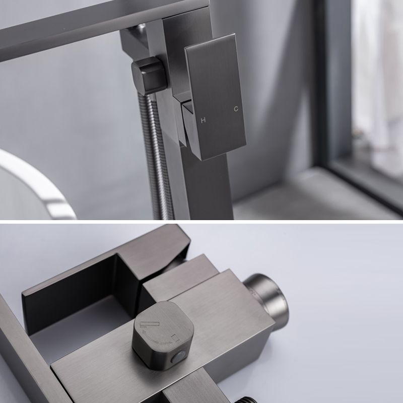 Floor Mounted Metal Freestanding Tub Filler Swivel Freestanding Faucet