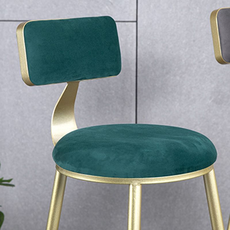 Glamlos -armlose Rückenlehneschalter Stuhl Stahl Café Stuhl mit Samtkissen und Pedal
