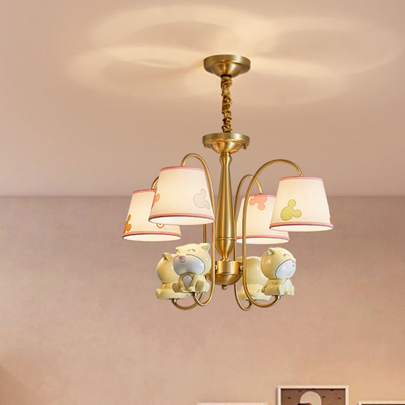 Finishale en laiton Armoir incurvé Carton d'éclairage 4 lumières Pendante en métal avec ombre en tissu et décoration de chiens