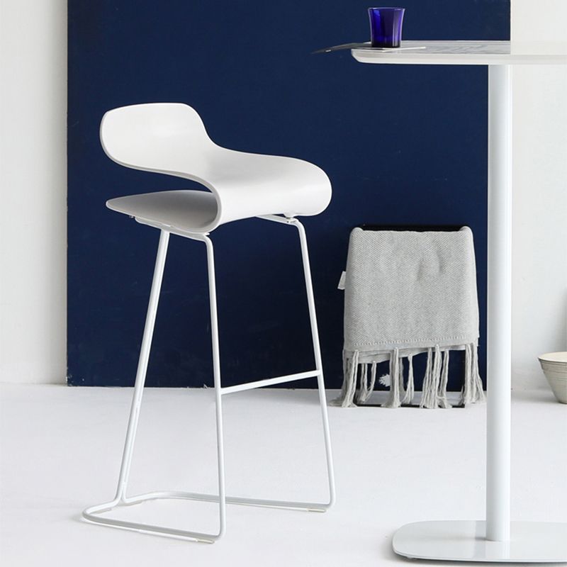 Armless Metal Indoor Bar Stool Scandinavian Plastic Stool with Footrest