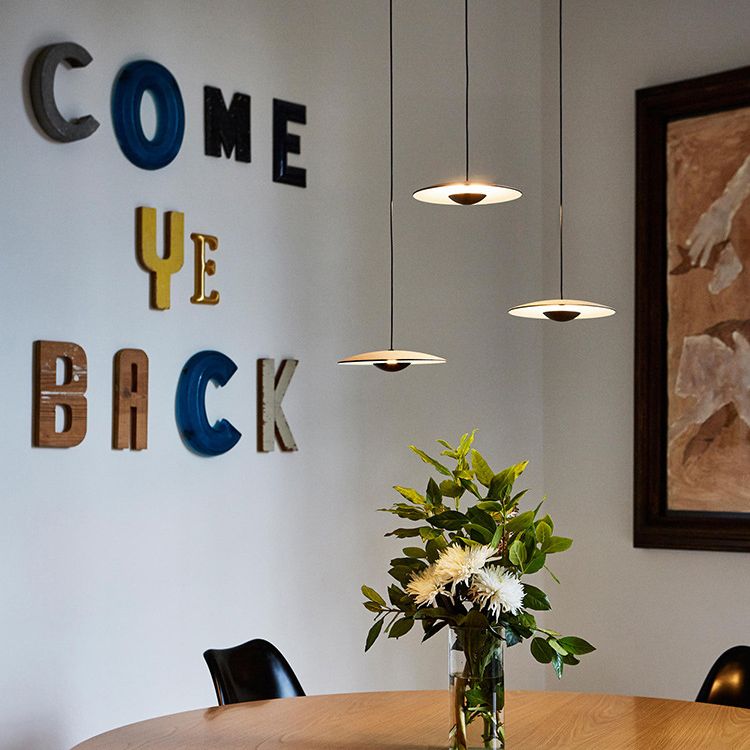 Schwarz UFO-Form Minimalismus-Stil LED Hängende hängende leichte postmoderne Metallbeleuchtung für Wohnzimmer