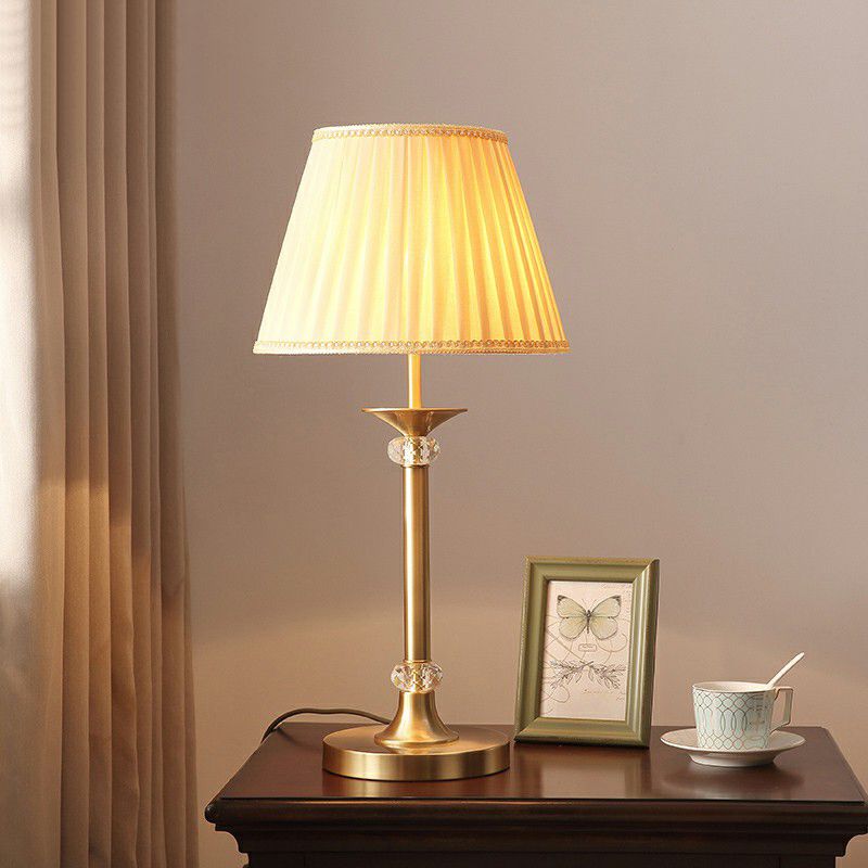 Modernes Empire Shade Tischlampe Faltenstoff ein Nachtlicht Nachtlicht im Messing