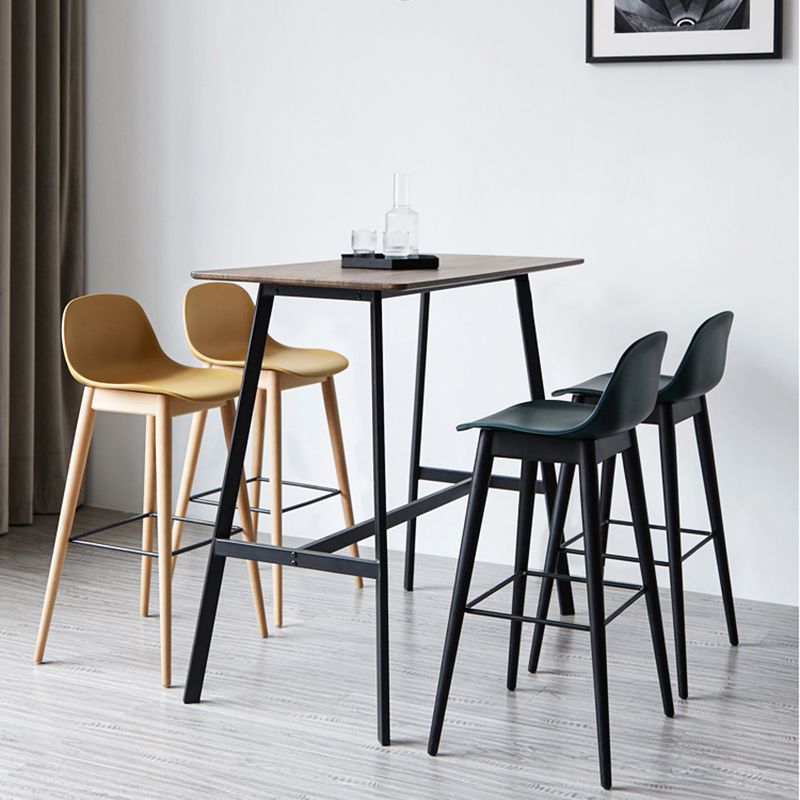 Taburetes de madera escandinavos para mostrador, taburetes de bar de plástico con respaldo bajo y reposapiés