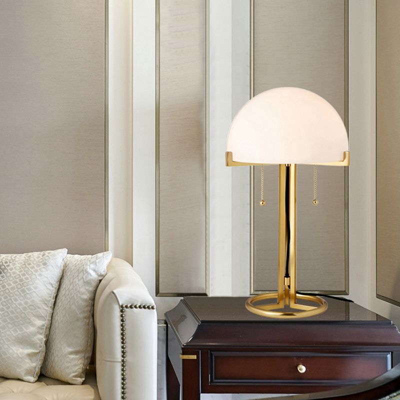 Lampada da comodino in metallo con scodella Illuminazione notturna minimalista in vetro bianco a 1 testa dorata per camera da letto