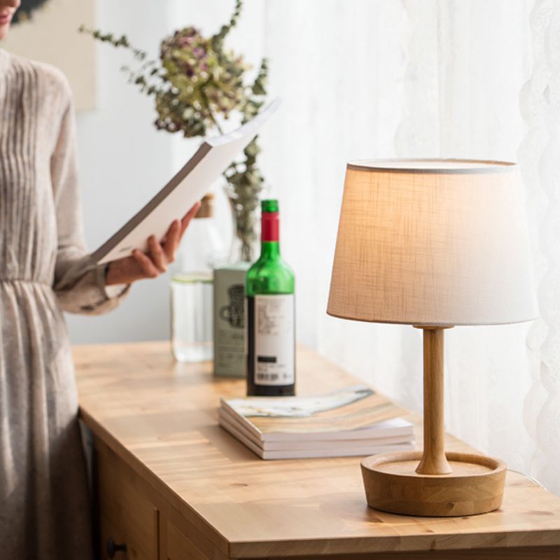 Cone Shade stoffen taaklamp modern 1 lamp vlas/wit leeslamp, ronde beige houten voet