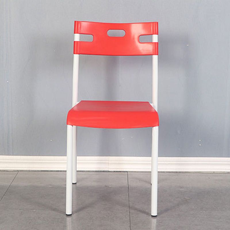 Plástico de estilo minimalista que cena la parte posterior abierta apilable de la silla sin brazos que cena la silla lateral