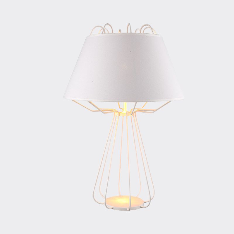 Frame tavolo da notte Luce modernista Irondista 1 lampadina lampada da notte bianca/nera con tonalità in tessuto