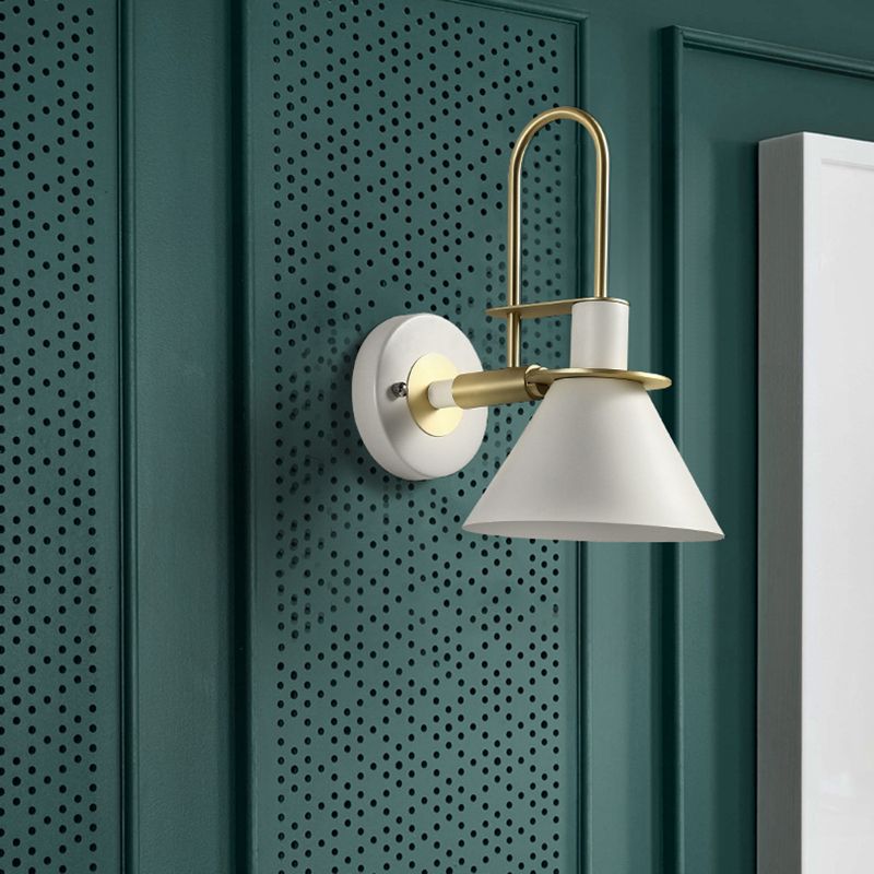 Modern Creative a parete singola creativa lampada da parete cono in ferro laccata per spazi interni