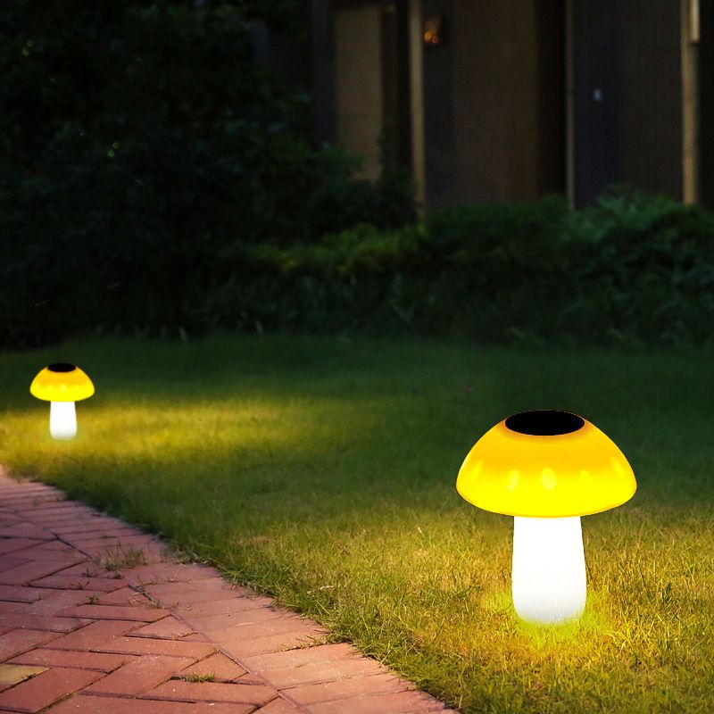 Orange Mushroom Solar Stake Lamp Cartoon Plastic LED Pathway Light for Courtyard