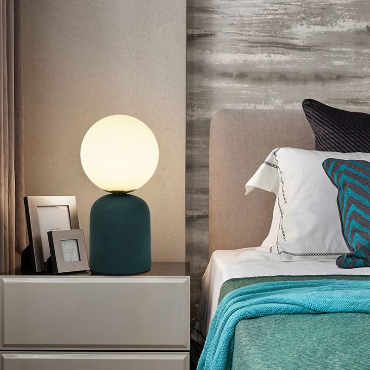 11,8 "in altezza lampada da tavolo a led in stile moderno Globe Glass Shade Ceramics Ceramics Base Light per camera da letto