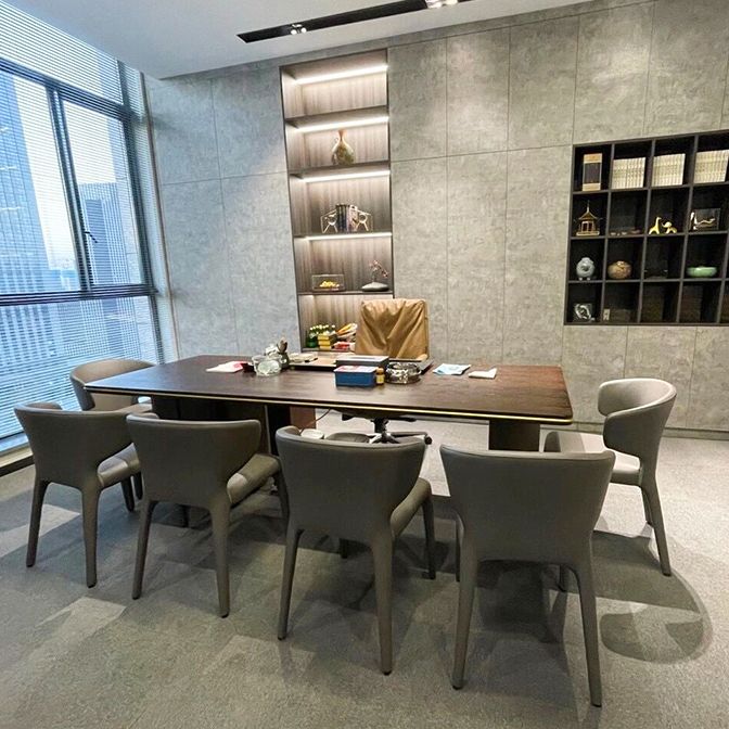 Silla de comedor individual con respaldo de ala y acabado mate de sillón de cuero estilo diseñador