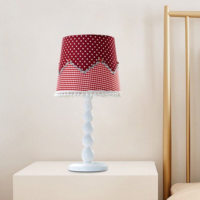 Lampada da scrivania a botte moderna Legno 1 tavola rossa a testa con tonalità in tessuto per camera da letto