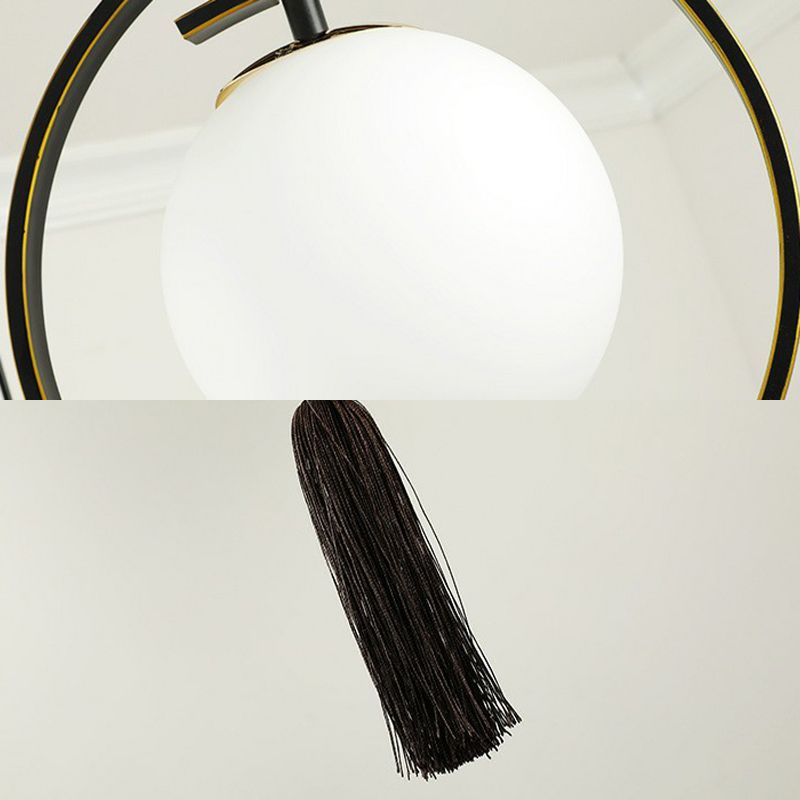 Black Cluster Globe Posting Light Chinoiserie Moderna lámpara de suspensión de vidrio blanco con anillo de borla