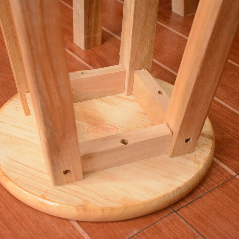 Moderner armloser, rückenfreier Barhocker aus Holz mit Holzsitz und Pedal