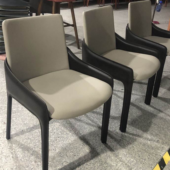 Silla de comedor de metal moderno, silla de comedor con brazo de cuero para uso doméstico