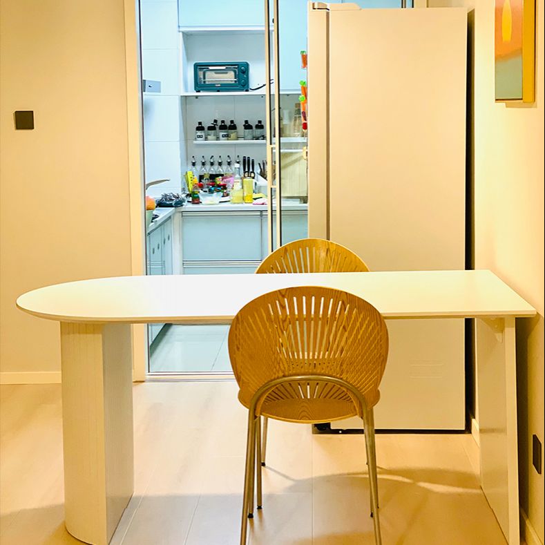Eigentijdse huis dennen vaste houten eettafel vrije vorm tafel met dubbele voetstukbasis